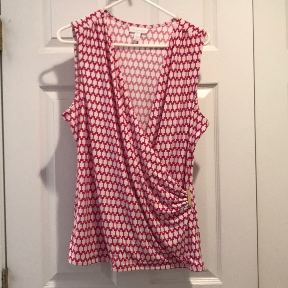 Beautiful pink and white top!